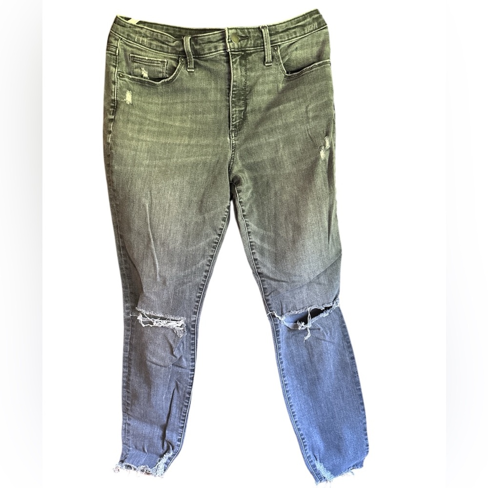 Universal Threads Women's Distressed Gray Jeans Size 12 Size  31